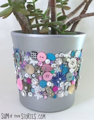 O artesanato de botões é uma ótima maneira de expressar sua criatividade e criar projetos úteis e bonitos.