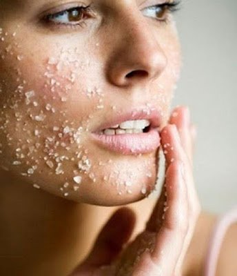 Esfoliar a pele com óleo de coco