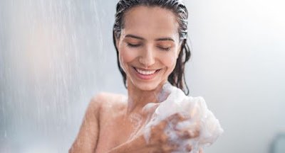 Hidratar durante o banho com óleo de coco