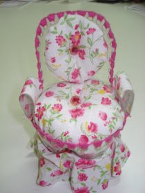 Aprenda a fazer porta agulha feito com garrafa pet.