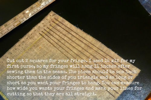 Aprenda a fazer essa bolsa triangular Denin com franjas