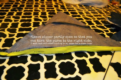 Aprenda a fazer essa bolsa triangular Denin com franjas