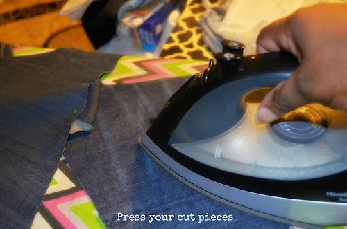 Aprenda a fazer essa bolsa triangular Denin com franjas