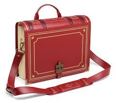 Conheça as bolsas em formato de livro.