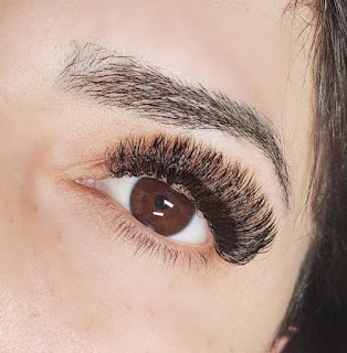 Alongamento e volume dos cílios é a nova tendência 