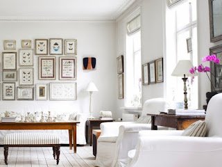 Como fazer uma composição de quadros na parede de sua casa