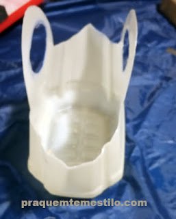 Como porta trecos com galão e tecido de sombrinha  Veja como Reaproveitar Embalagem de Amaciante e Tecido de Sombrinha confeccionando um lindo porta trecos   #reciclagem #o #sustentabilidade #reciclagem #diy #reuse #sustentabilidadecriativa #meioambiente 