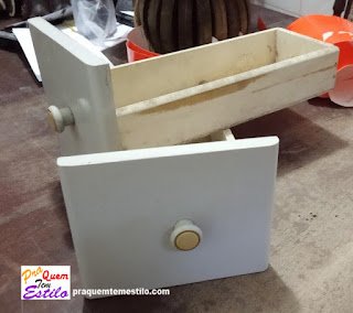 Como transformar uma gaveta velha em um organizador de lenços estiloso