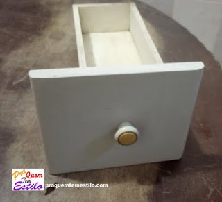 Como transformar uma gaveta velha em um organizador de lenços estiloso