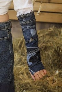 O jeans é um material confortável, prático e amado por todo mundo. Há várias maneiras de reaproveitar aquele jeans antigo jogado no fundo do armário.