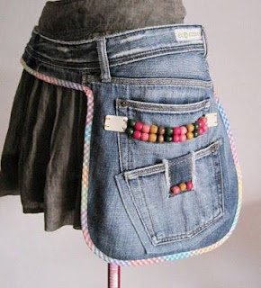 O jeans é um material confortável, prático e amado por todo mundo. Há várias maneiras de reaproveitar aquele jeans antigo jogado no fundo do armário.