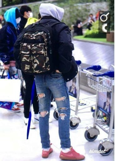 Se você é ousado(a) e adora usar peças fora do comum em seus look's, irá adorar o mais novo modelo de jeans.