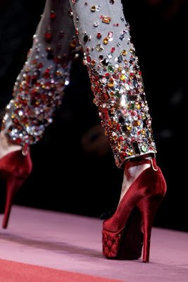 apliques com bordado floral