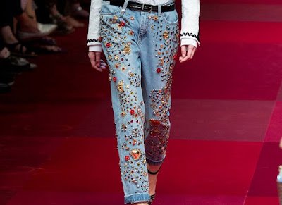 apliques com bordado floral