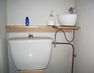 Como reutilizar a água da pia na descarga do banheiro