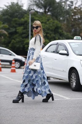 Lindas ideias de jeans desconstruído para você se inspirar e favoritar 