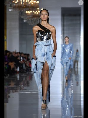 Lindas ideias de jeans desconstruído para você se inspirar e favoritar 