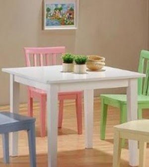 Móveis e objetos antigos dão vida à decoração