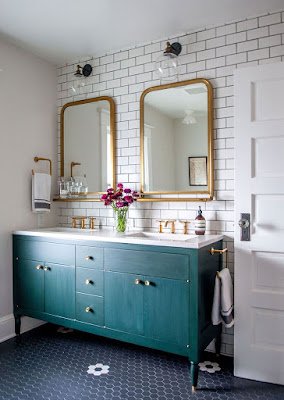 Móveis e objetos antigos dão vida à decoração