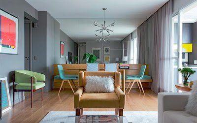 Móveis e objetos antigos dão vida à decoração