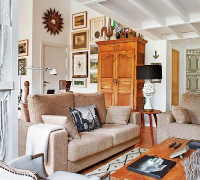 Móveis e objetos antigos dão vida à decoração