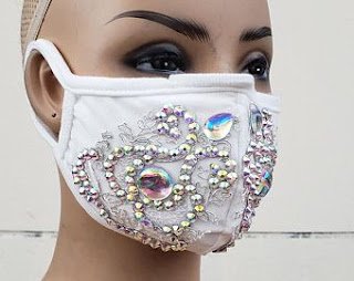 Esta máscara facial pode ser feita para crianças e adultos, basta diminuir ou aumentar o molde conforme  as medidas de quem vai usar.