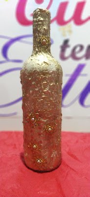 Como decorar Garrafas de Vidros com papel higiênico