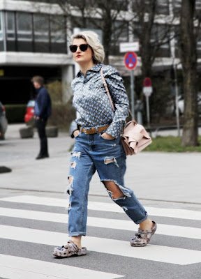 Look's com as polêmicas sandálias crocs