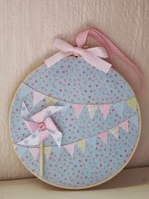 Decore com bastidores de bordado.