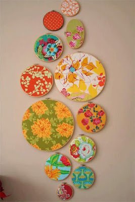 Decore com bastidores de bordado.