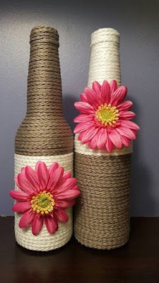 Garrafas decoradas com barbante ou lã