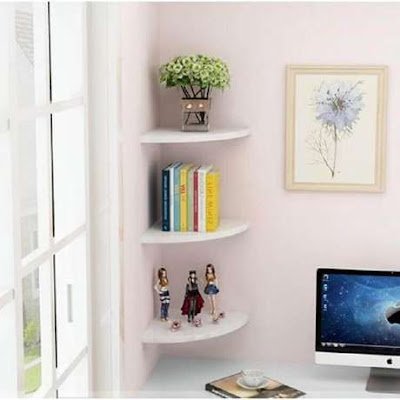 prateleiras suspensas de uma forma bonita e artesanal