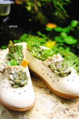 Como usar calçados como vasos de flores