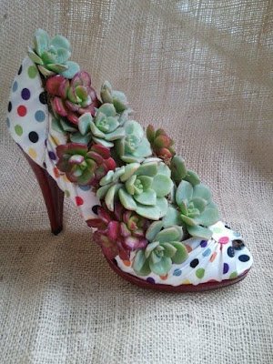 Como usar calçados como vasos de flores