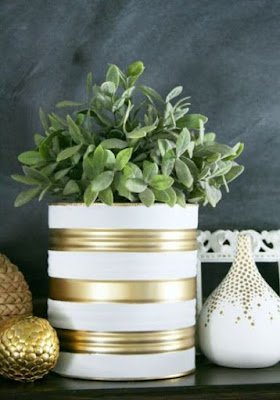 60 lindas ideias de como usar latas como vasos de plantas