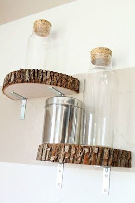 A madeira pode ser utilizada para fazer objetos pequenos, médios ou grandes (que suportam peso e pressão).