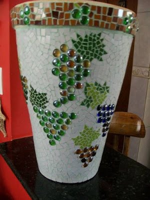 Os vasos também dão muito mais charme à casa e contribuem para a presença mais marcante das plantas.