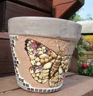 Os vasos também dão muito mais charme à casa e contribuem para a presença mais marcante das plantas.