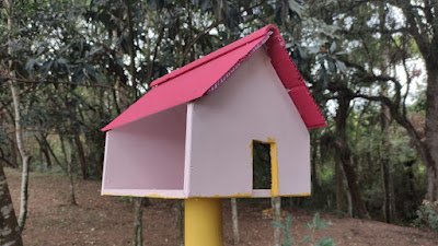 Como fazer um comedouro para pássaros para seu jardim