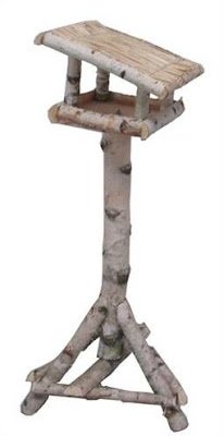 Ter um comedouro para pássaros em seu jardim é uma ótima alternativa para começar uma vida sustentável e ecologicamente correta.