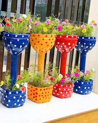 com garrafas PET também dá para criar mimos lindos e delicados para decorar o seu jardim