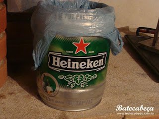 É comum encontrarmos barris como esse jogados no lixo, descartados em terrenos baldios ou, mesmo, para comprar no ferro velho. Uma experiência ideal para aproveitar no artesanato reutilizando-o.