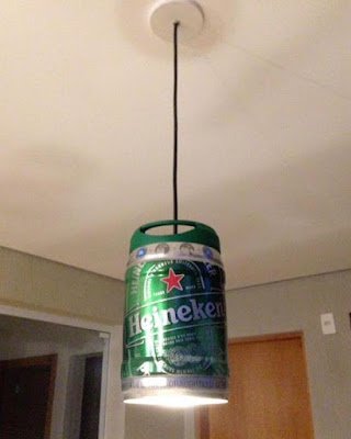 É comum encontrarmos barris como esse jogados no lixo, descartados em terrenos baldios ou, mesmo, para comprar no ferro velho. Uma experiência ideal para aproveitar no artesanato reutilizando-o.