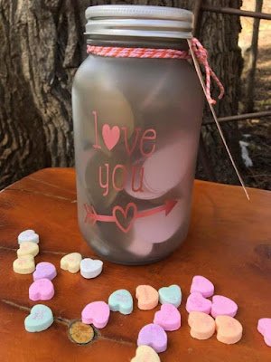 Além de reservar um tempinho para selecionar e produzir essa lembrança, o seu par vai adorar receber algo que foi especialmente pensado em vocês.