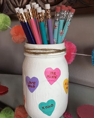 Além de reservar um tempinho para selecionar e produzir essa lembrança, o seu par vai adorar receber algo que foi especialmente pensado em vocês.