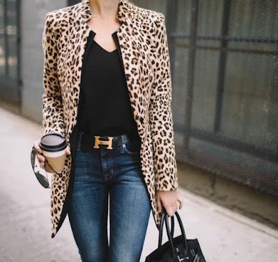 Você poderá utilizar seus blazers, casacos, vestidos, saias, calças flare, entre outras modelagens.