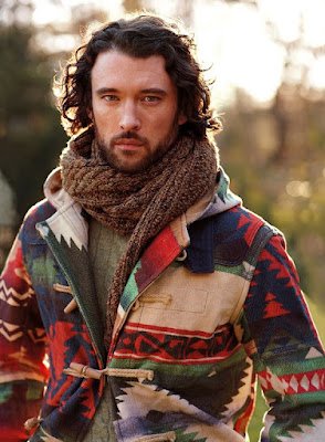 O cachecol é uma peça do vestuário que atende a qualquer idade e também usado tanto por mulheres quanto por homens.