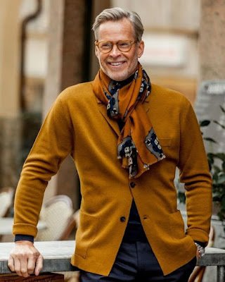 O cachecol é uma peça do vestuário que atende a qualquer idade e também usado tanto por mulheres quanto por homens.