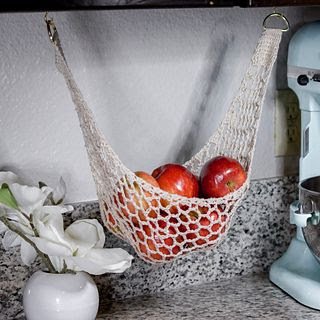 Mais do que um simples objeto de armazenamento de frutas e verduras, a fruteira pode ter um grande destaque na decoração de sua cozinha