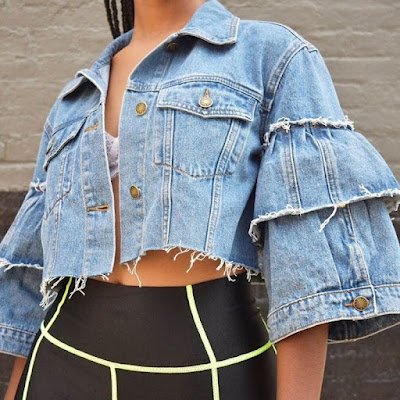 Para ter uma peça nova no seu guarda-roupa você pode muito usar o que está em seu guarda-roupa. Basta customizar a peça!